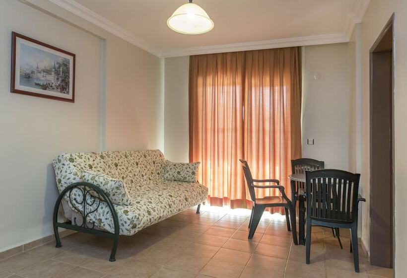 דירת חדר, Club Amaris Apartment