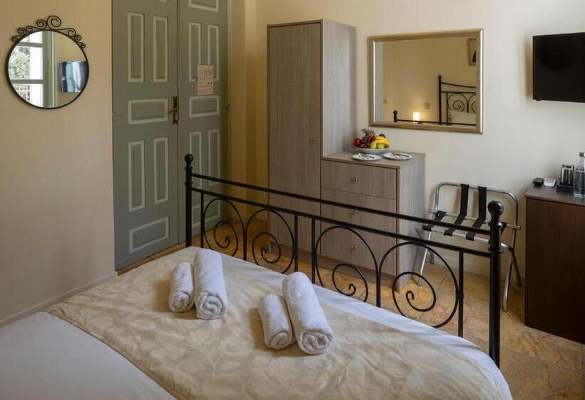 اتاق اکونومی, Aria Lito Mansion