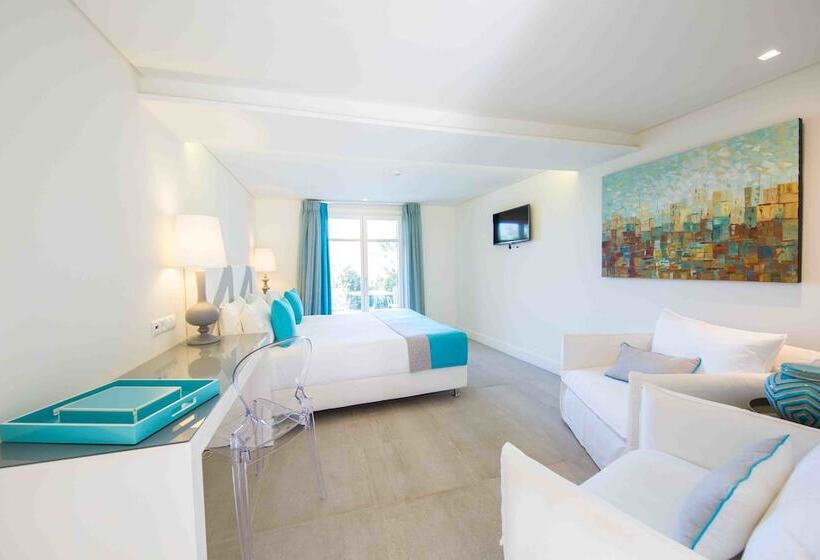 سوییت جونیور با چشم‌انداز دریا, Marpunta Resort, Santikos Collection