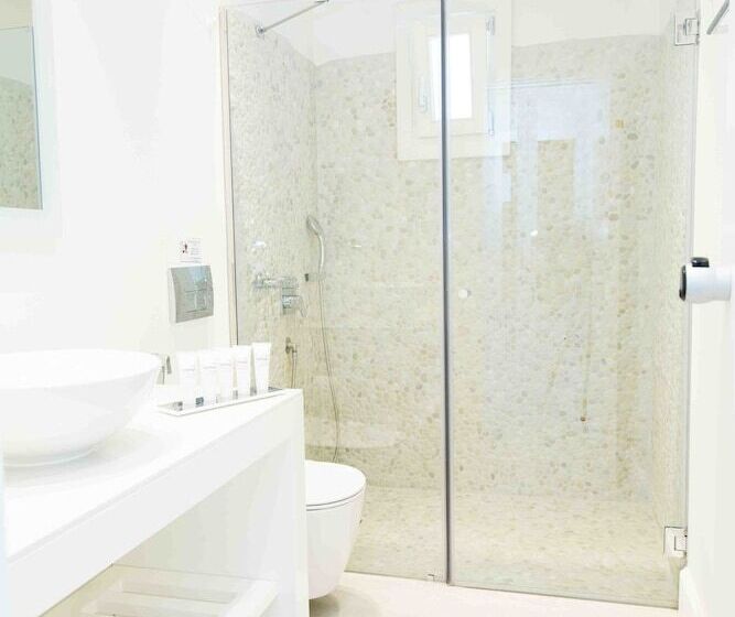 سوییت با چشم‌انداز دریا, Marpunta Resort, Santikos Collection