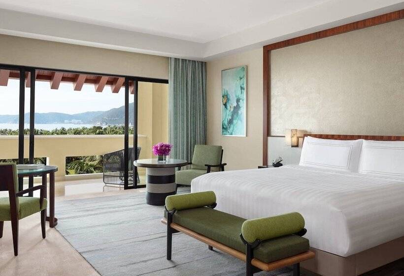 Клубный люкс с видом на море, The Ritzcarlton Sanya, Yalong Bay