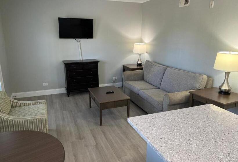 Suite with lake view, Marco Island Lakeside Inn