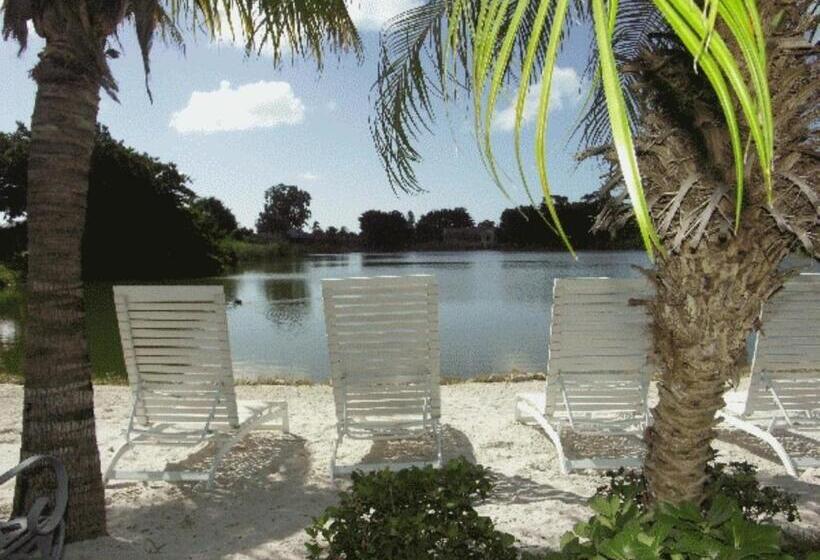 2 Bedrooms Suite 2 Bedrooms Lake View, Marco Island Lakeside Inn