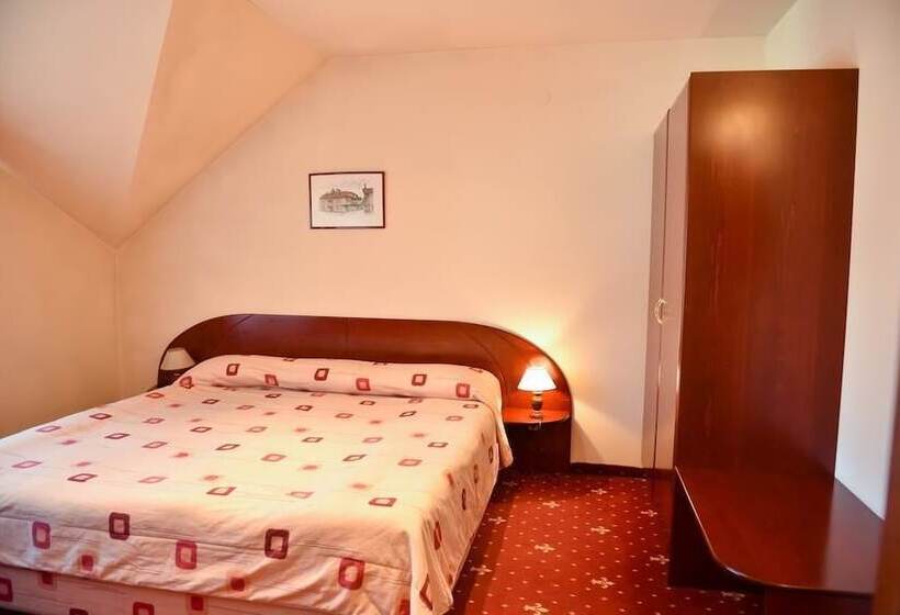 Family Suite, Martin Club