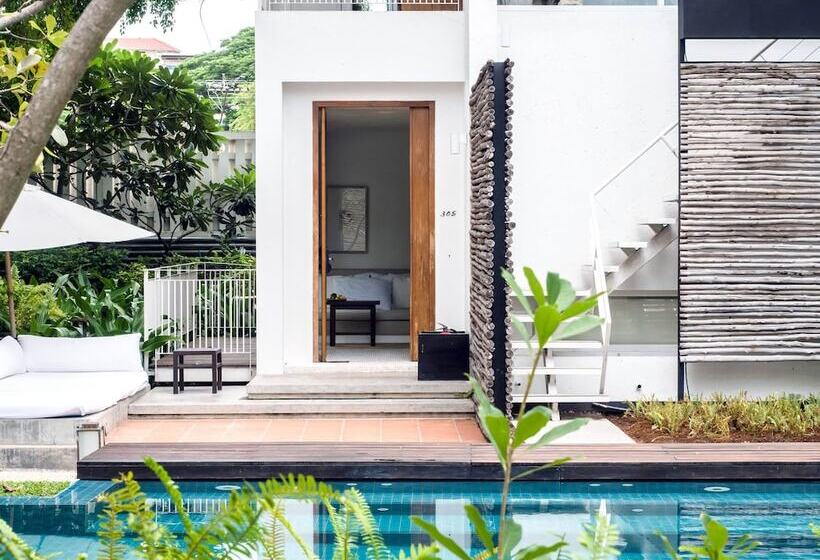 اتاق لوکس, Putahracsa Hua Hin