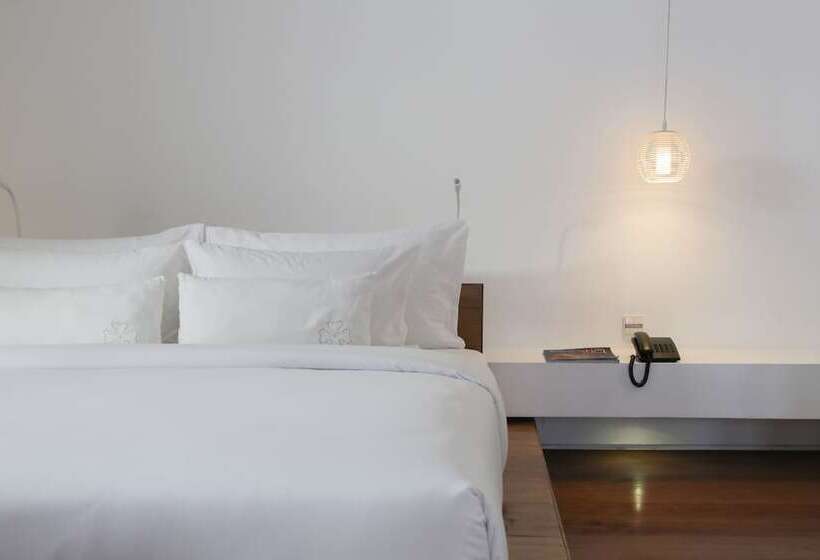 اتاق لوکس, Putahracsa Hua Hin