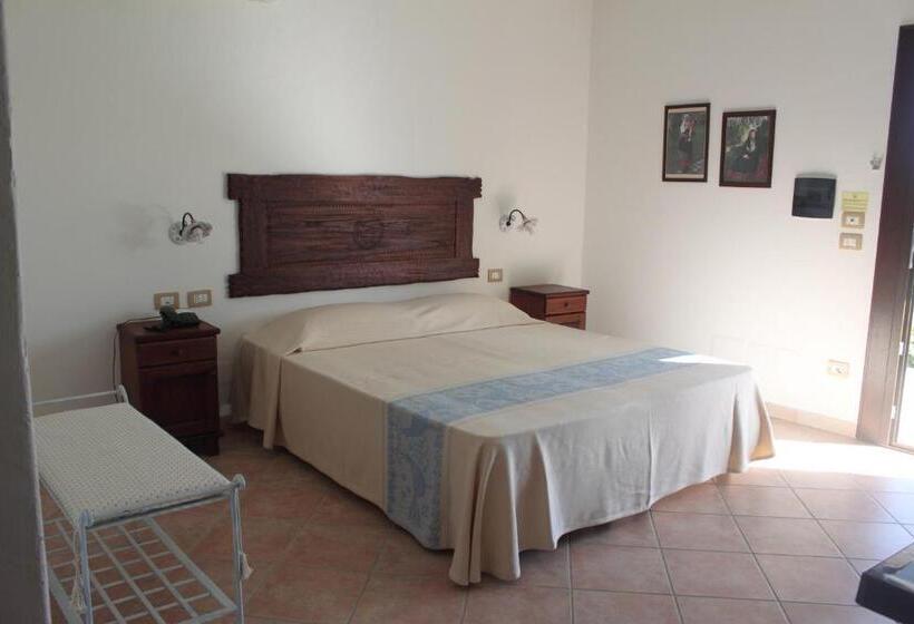 اتاق استاندارد چهار تخته, Resort Nuraghe Arvu
