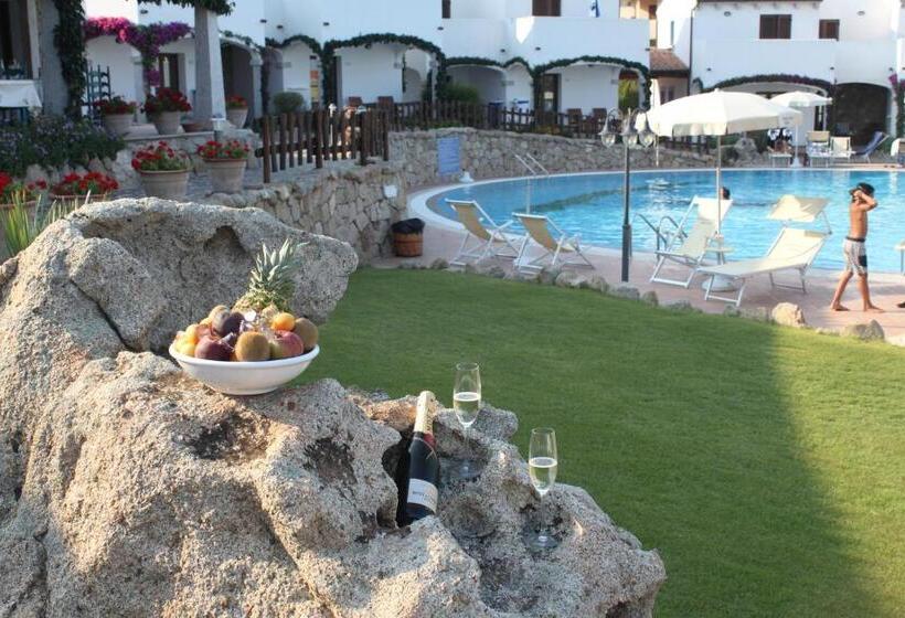 غرفة كومفورت ثلاثية, Resort Nuraghe Arvu