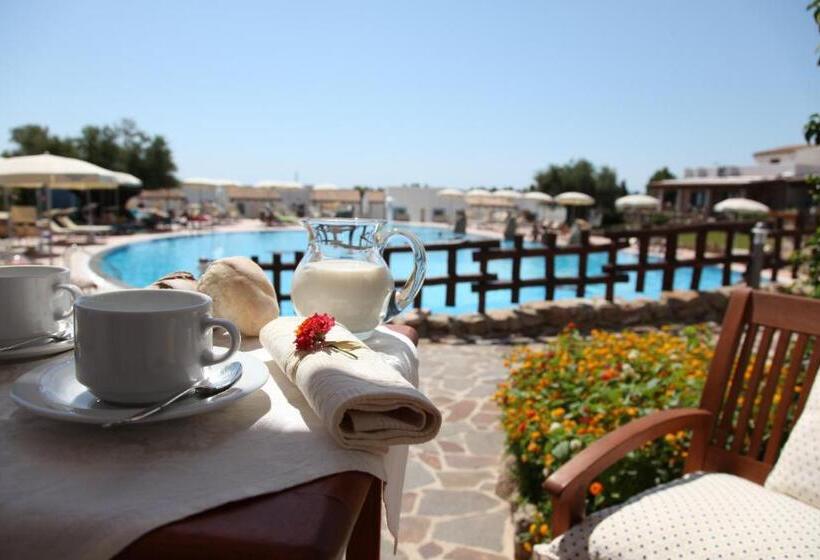 اتاق راحتی سه تخته, Resort Nuraghe Arvu