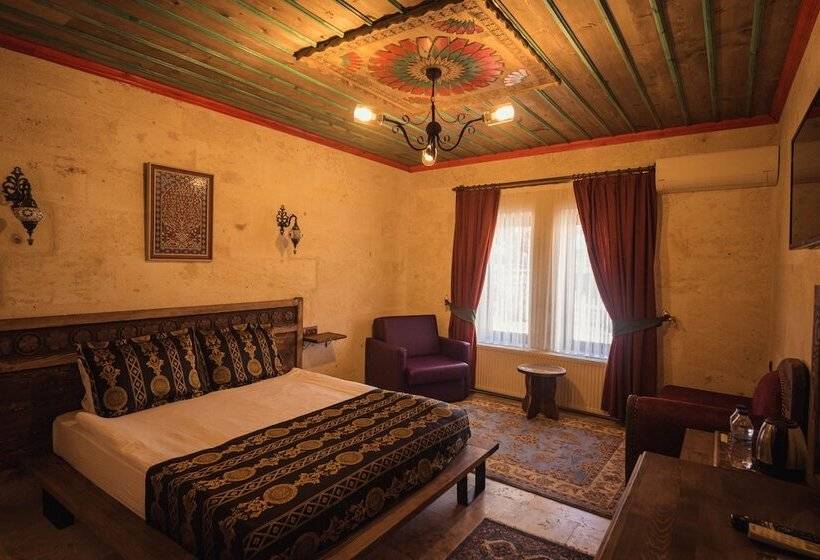 اتاق خانوادگی, Olivia Cave