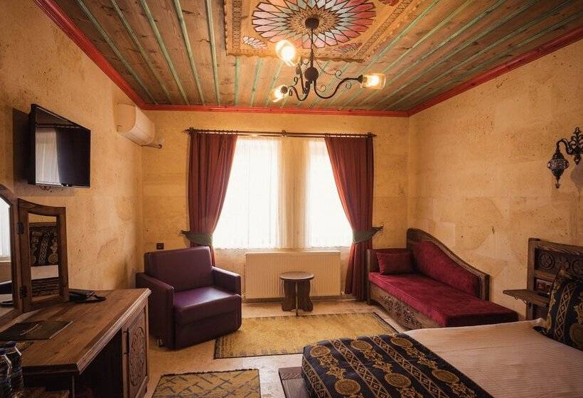 اتاق خانوادگی, Olivia Cave
