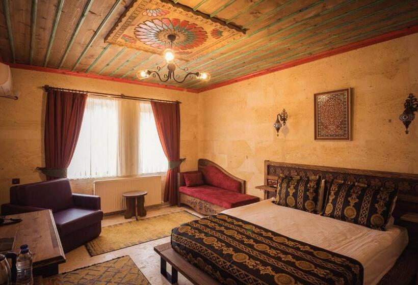 اتاق خانوادگی, Olivia Cave