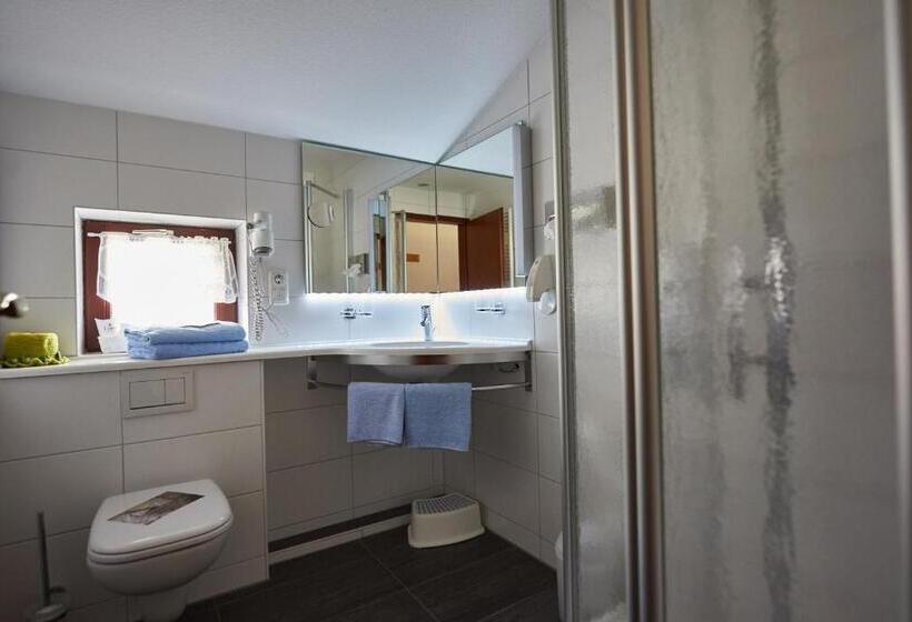 Люкс Вид на Сад, Room And Kitchen Im Katerberg