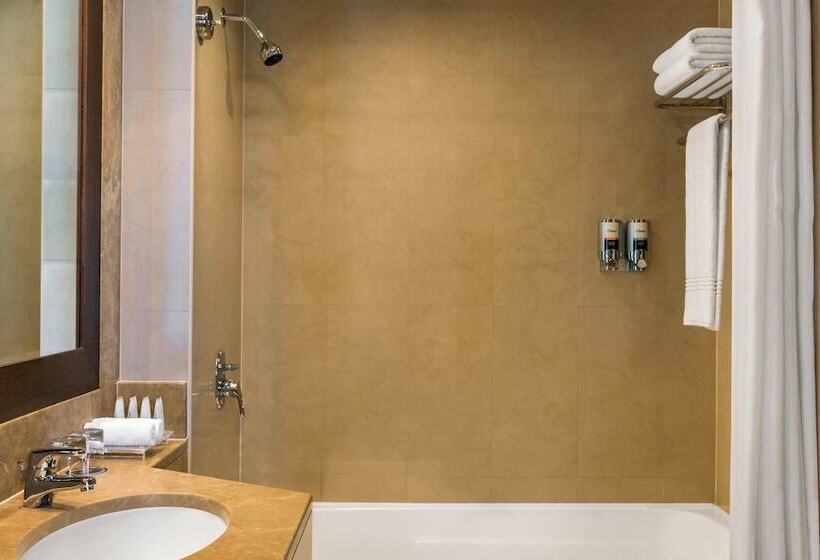 Номер Классика Двуспальная Кровать, Four Points By Sheraton Sheikh Zayed Road