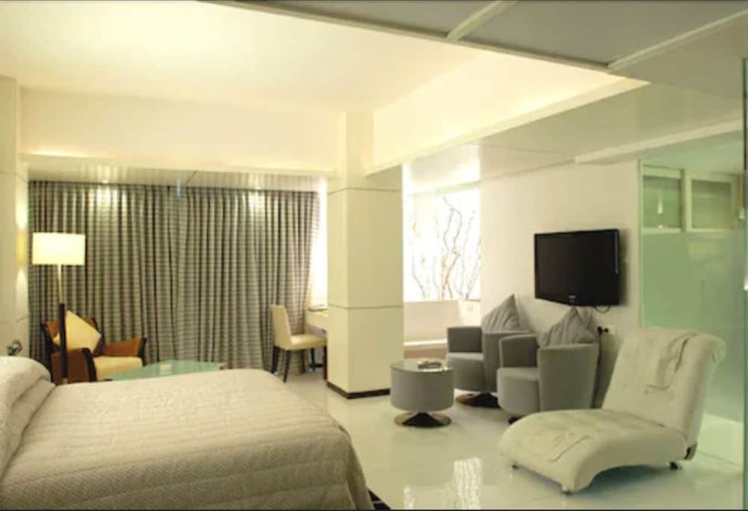 Люкс, Peninsula Grand
