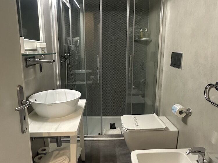 جناح جونيور, Tasso Suites & Spa