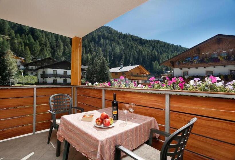 اتاق استاندارد سه تخته با بالکن, Alpshotel Bergland