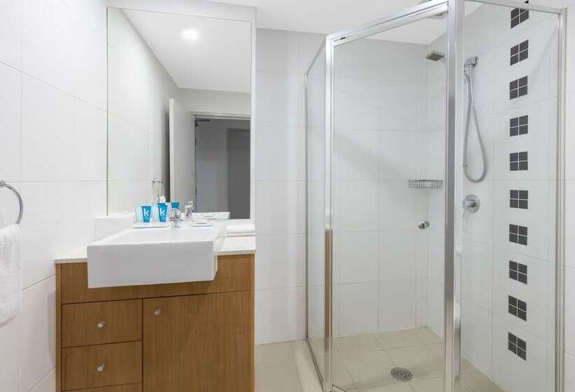 标准工作室, Meriton Suites Waterloo
