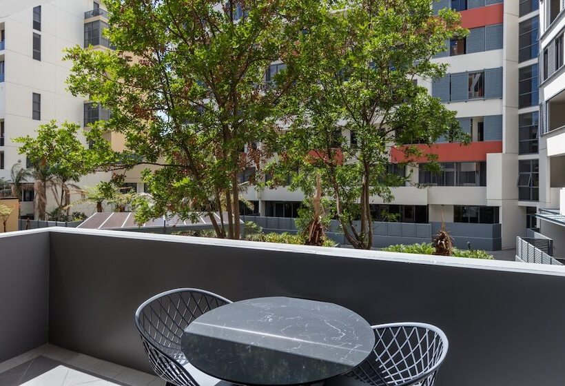 套房, Meriton Suites Waterloo