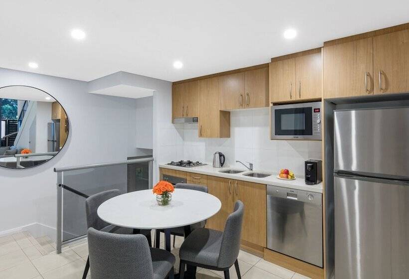 套房, Meriton Suites Waterloo