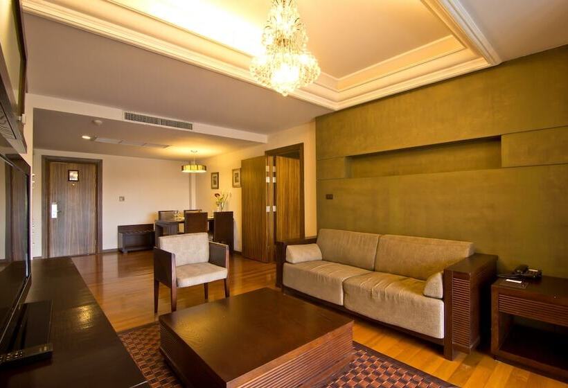 جناح, Lk Mantra Pura Resort