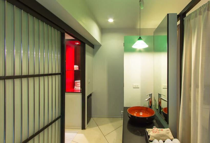 اتاق سوپریور با چشم‌انداز استخر, Red Ginger Chic Resort   Sha Extra Plus