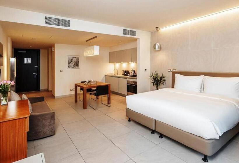 Студио Стандарт с Балконом, Radisson Blu Residence, Dubai Marina