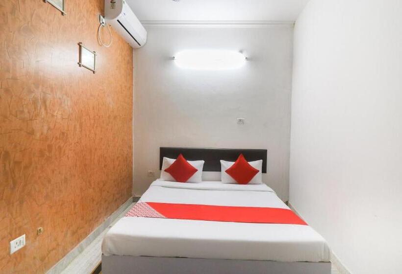 三人经典房间, Flagship Xpress Stays Near Munshi Pulia Metro Station