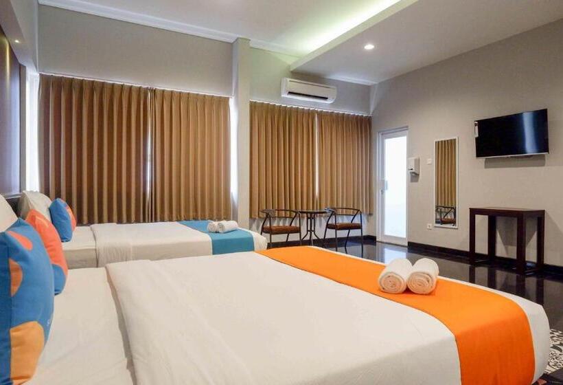 Семейный Номер, Sans Hotel Empress Simpang Lima
