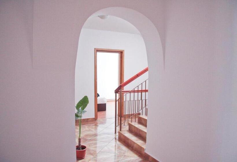 اتاق استاندارد با سرویس بهداشتی مشترک, Z Villa