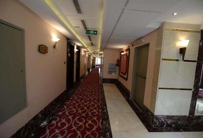 اتاق استاندارد چهار تخته, Al Waleed Tower