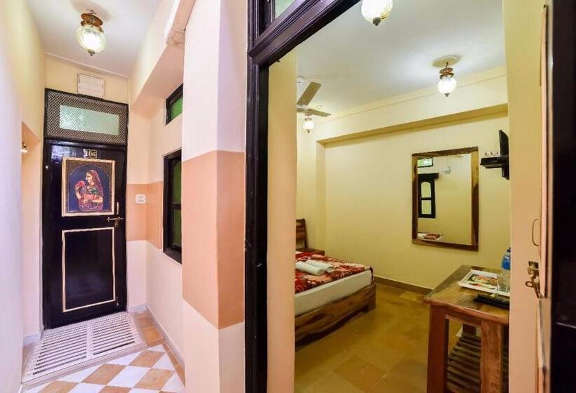 اتاق لوکس, Shanti Home