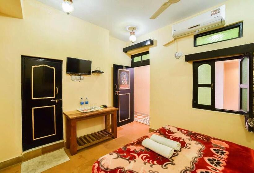 اتاق لوکس, Shanti Home