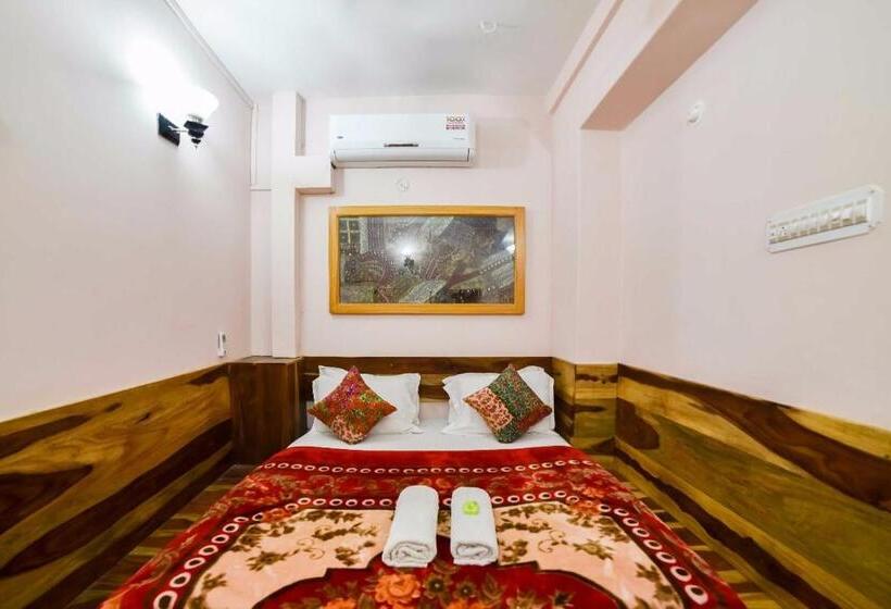 اتاق لوکس, Shanti Home