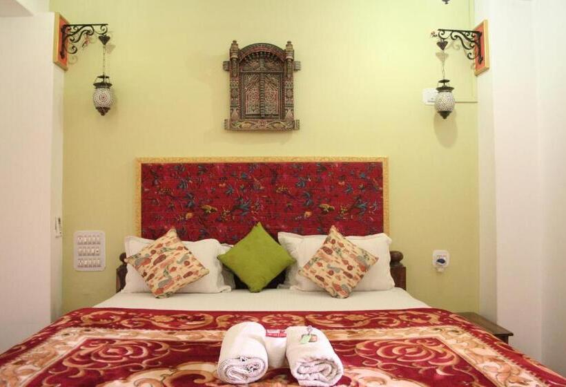 Deluxe Suite King Bed, Shanti Home