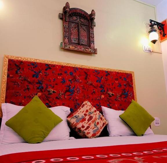 Deluxe Suite King Bed, Shanti Home