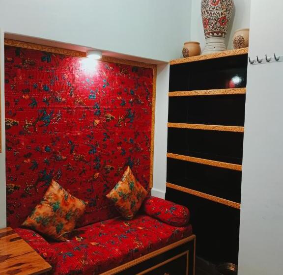 Deluxe Suite King Bed, Shanti Home