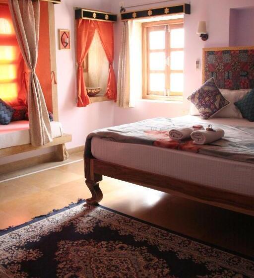 سوئیت با بالکن, Shanti Home