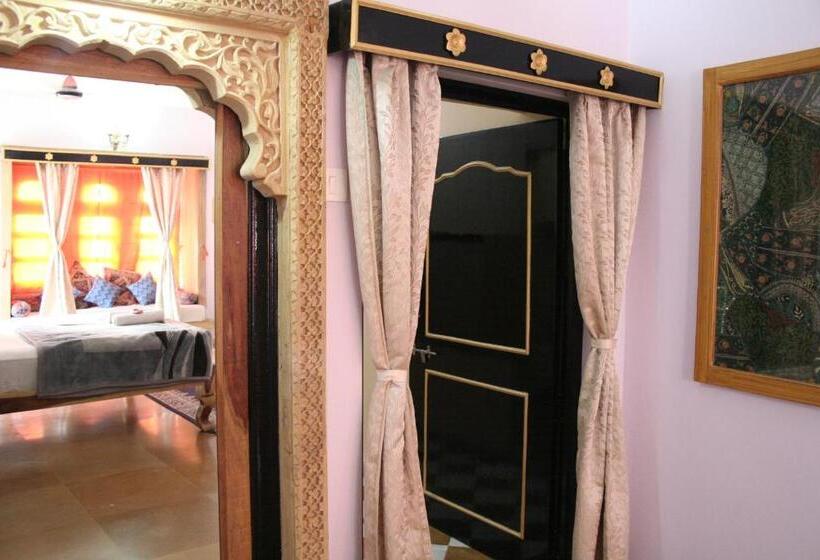 سوئیت با بالکن, Shanti Home