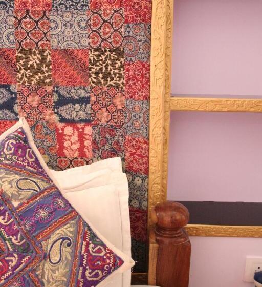 سوئیت با بالکن, Shanti Home