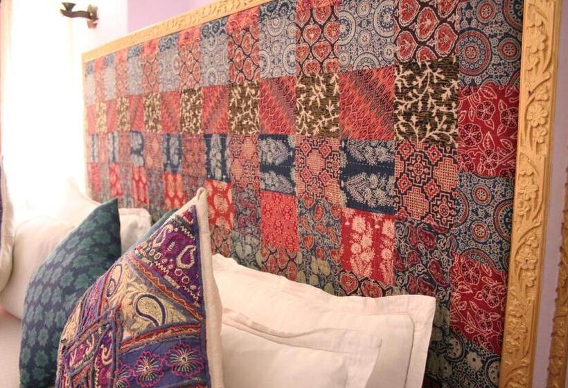 سوئیت با بالکن, Shanti Home