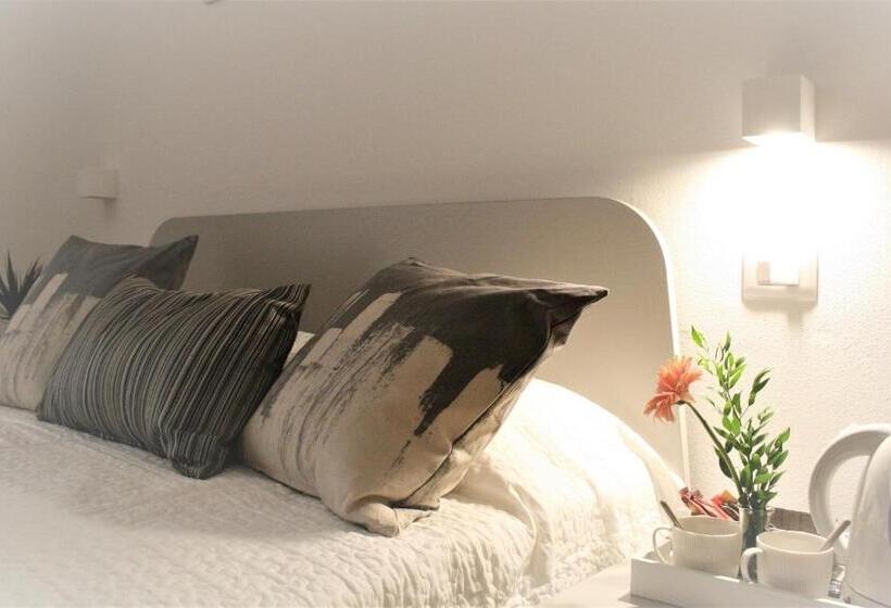 اتاق استاندارد, Real Rooms