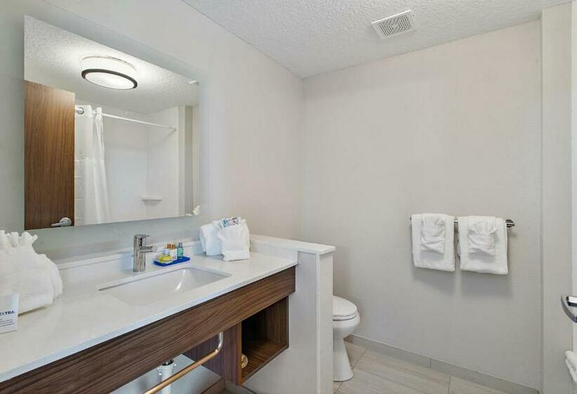 带大床的标准间, Holiday Inn Express St. Augustine   Vilano Beach, An Ihg