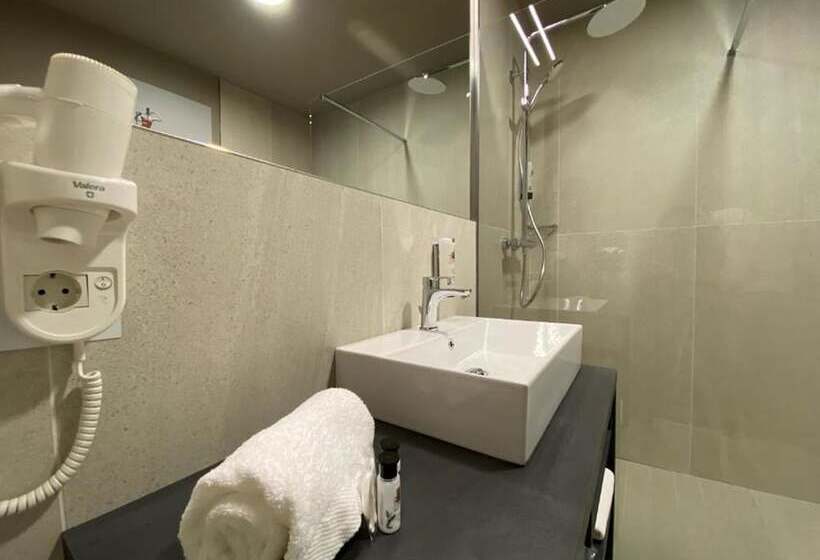 스탠다드 룸 거실포함, Amedia Milan, Trademark Collection By Wyndham