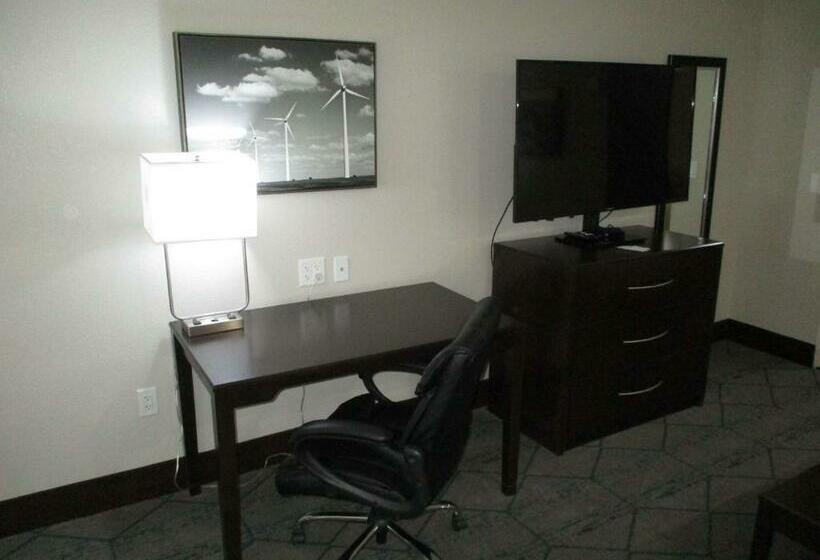 带大床的套房, Best Western Plus Mcpherson