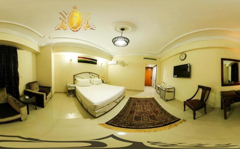 اتاق اجرایی, Crown Inn