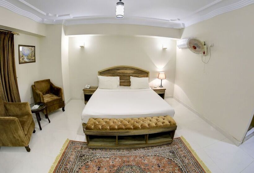 اتاق لوکس, Crown Inn