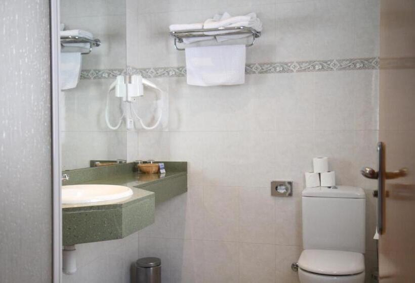 اتاق استاندارد چهار تخته, Hôtel Bruxelles