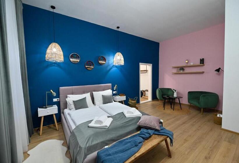 سوییت جونیور, Althof Apartments