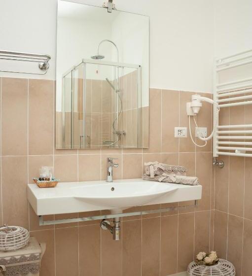 舒适三人间, Gh Santina Resort & Spa